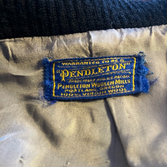 Vintage Pendleton Woman's Red Plaid Classic Outdoor Virgin Wool Jacket - Picture 9 of 9